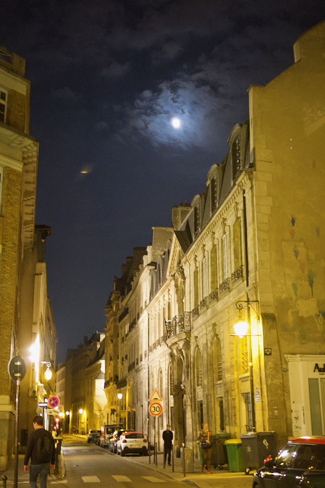 Pleine lune dans le Marais