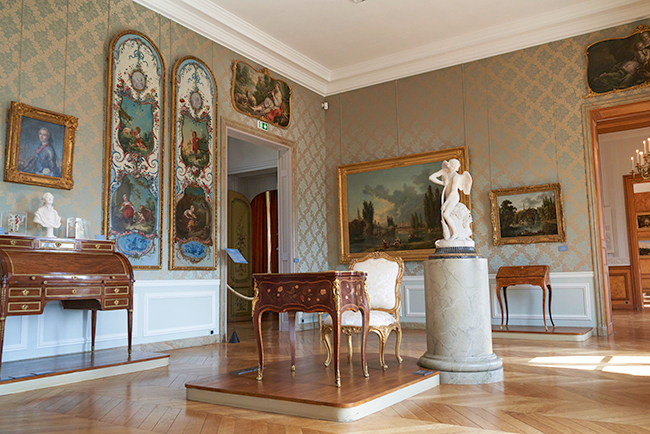 Inside the Musée de l’Île-de-France.