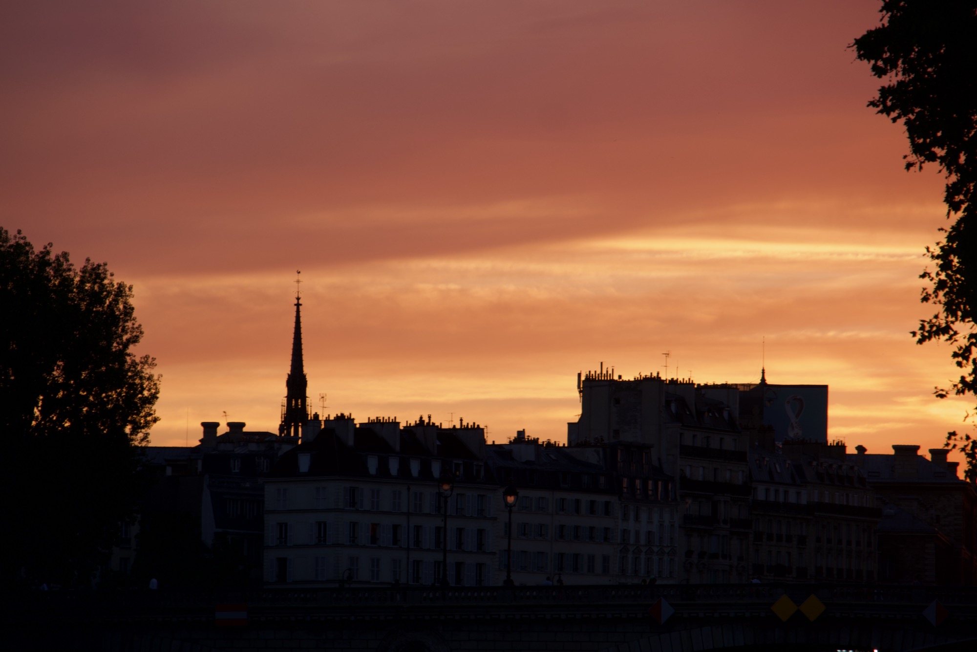 Île de la Cité at dusk