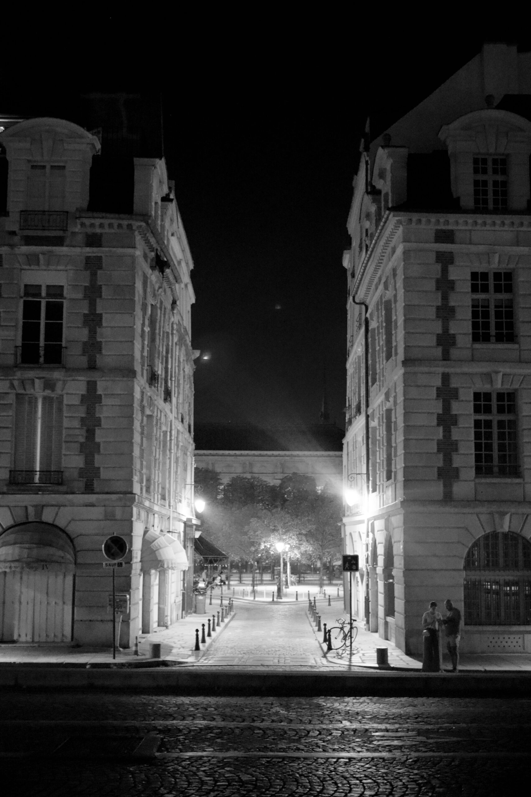 Place Dauphine ready to sleep