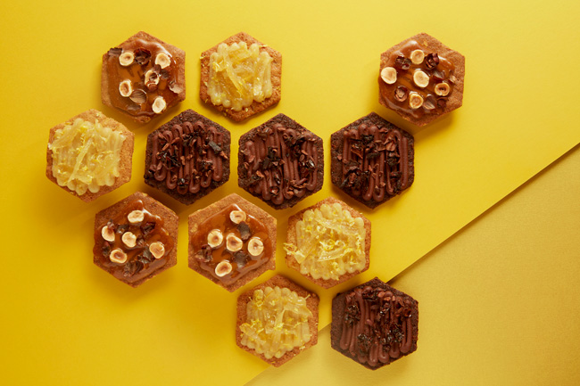 Hexagonal biscuits in a honeycomb pattern