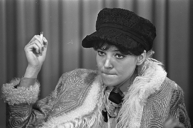 Anna Karina smoking a cigarette at Schiphol
