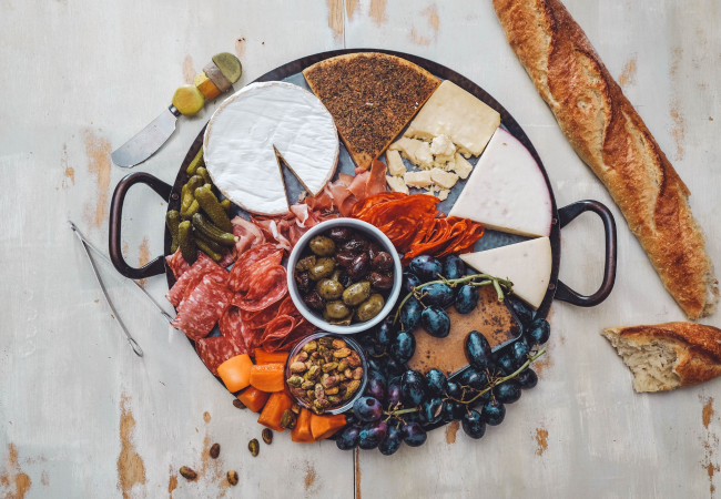 How to Create a French Charcuterie Board for the Holidays