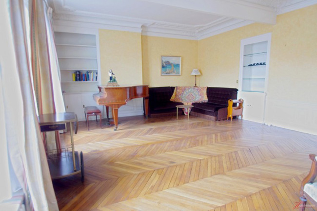 For Sale: Unique and Spacious Apartment on Île-de-la-Cité