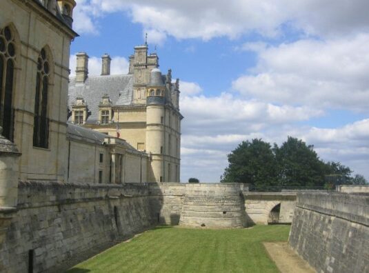 Day Trips from Paris: A Fairytale Walk to Château...