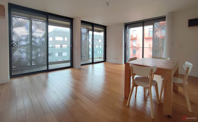 For Sale: Spacious 2-Bedroom Apartment by François Mitterrand Library