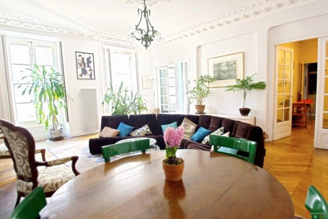 For Sale: Charming 2-Bedroom Apartment in the Bourse District