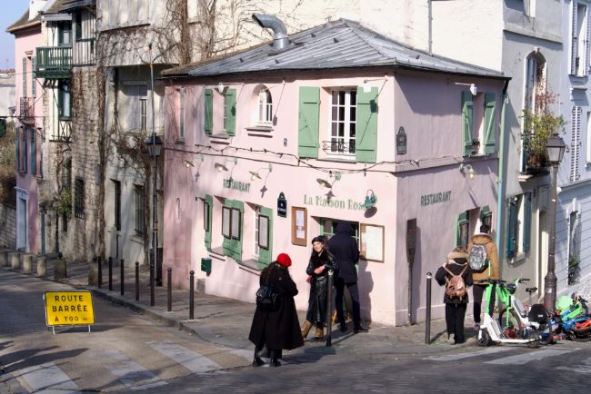 paris walking tour guide