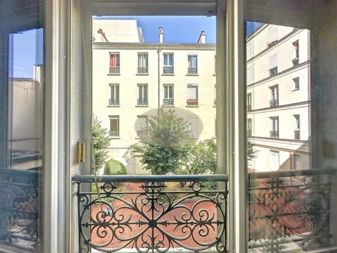 For Sale: Furnished Apartment Near the Cours de Vincennes