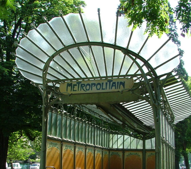 Flâneries in Paris: Art Nouveau Discovery near Place Victor Hugo