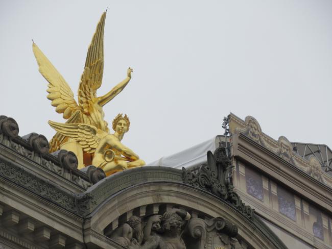 Opera golden roof statue