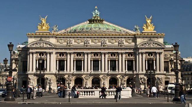Architectural Wonders: The Ultimate Guide to Must-See Buildings in Paris