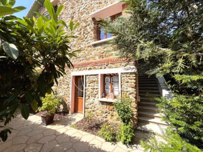 For Sale: Charming home 5 minutes from the Seine