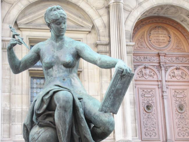 Statue of 'Science'