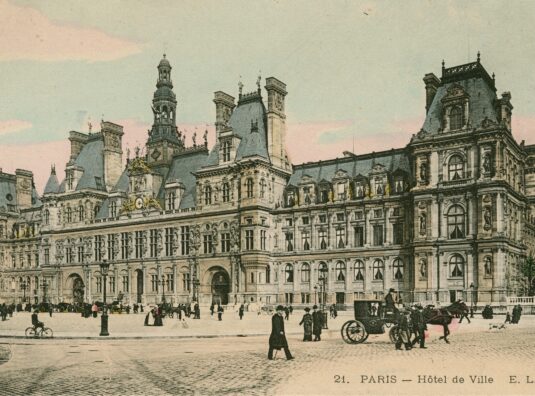 Flâneries in Paris: Explore the Hôtel de Ville...