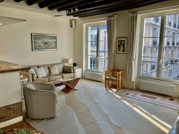For Sale: Turnkey Apartment in the 1st Arrondissement