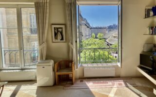 For sale: Splendid 52M2 – Two room apartment in a dynamic, vibrant area of central Paris – 1st. Arrdt.