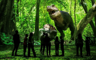 Dinosaurs – The immersive experience at Atelier des Lumières