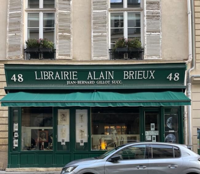 A Guide to the Must-See Niche Shops of Paris