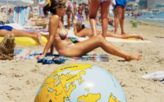 Martin Parr, Global Warning at the Jeu de Paume
