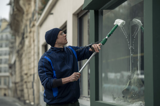 À Pied d’Oeuvre (‘At Work’) Reflects on the Gig Economy