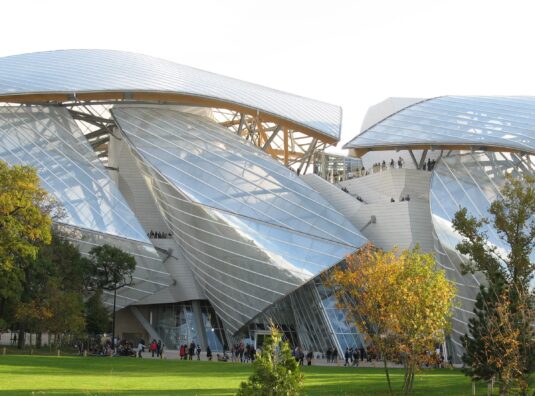 A Calder Cornucopia at Fondation Louis Vuitton...