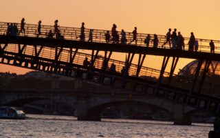 Summer Scenes in Paris: Photographing Contrast and Shadows