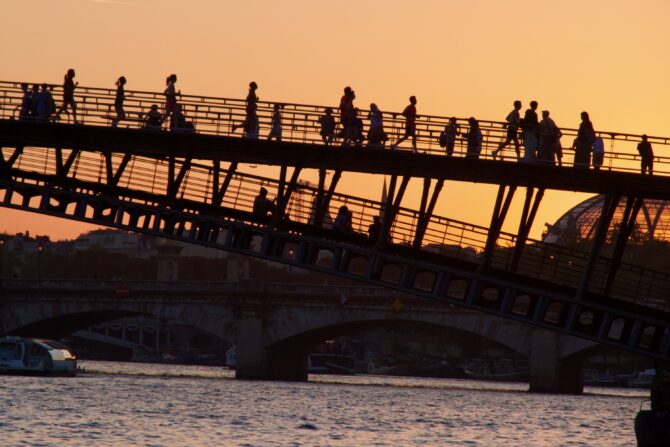 Summer Scenes in Paris: Photographing Contrast and Shadows