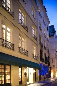 Notre-Dame and Hotel-Dieu: Paris Landmarks