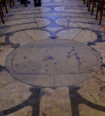 Center of the Chartres stone labyrinth