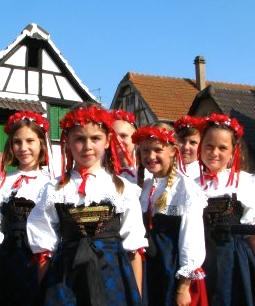 Alsatian children in folk costumes. Photo credit: PaP67