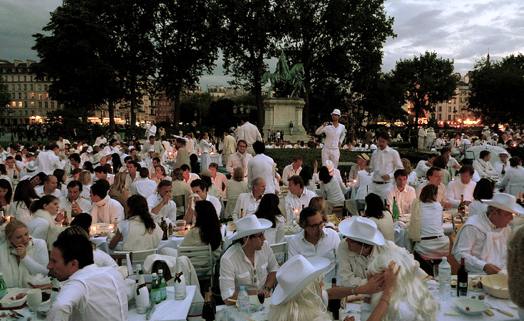 Notre Dame Dinner in White 2011   ©Luc Legay