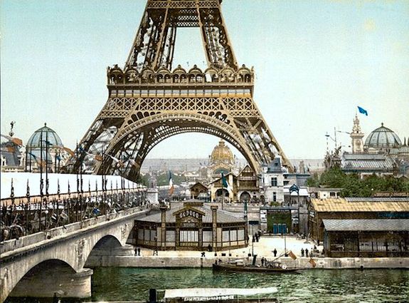 Eiffel Tower and buildings erected for the Exposition Universelle of 1900. Public domain image.