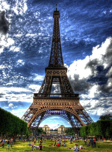 Champs de Mars picnic ©Vincent Lock