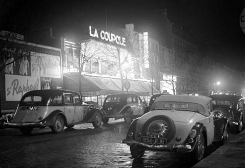 famous Montparnasse restaurant, La Coupole, circa 1930