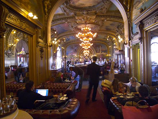 Le Train Bleu bar area in forefront. Photo: surrealiste