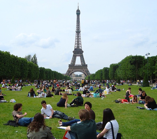 Eiffel Tower guests ©Francisco Rojas