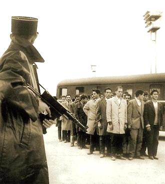 French soldiers gathering Jewish persons. Public domaine photo.