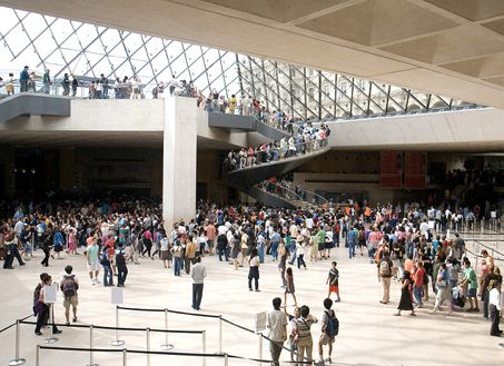 August queues at the Louvre ©icecat_seoul