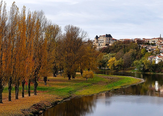 River Allier, Pont du chateau, Puy de dôme.  