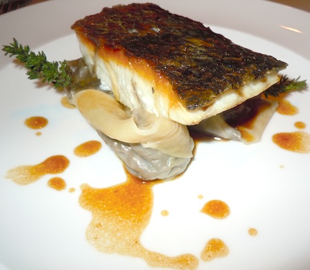 Maigre fish with ravioli and chanterelles. Photo by M. Kemp. 