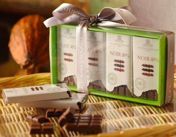 Le Coffret de mini-tablettes de chocolat. Tour d'Argent publicity photo.