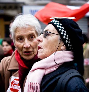 Senior anti-strike protestors. Photo: Philippeleroyer 