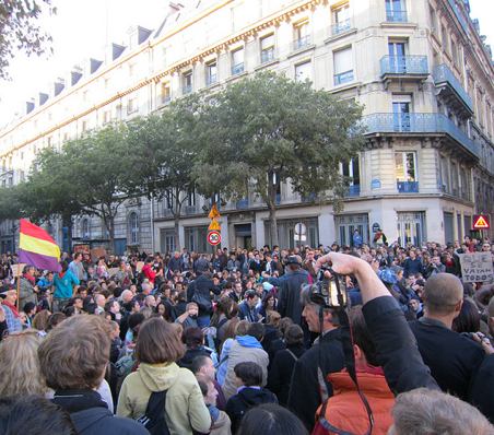 A large street assembly. Photo: polisea