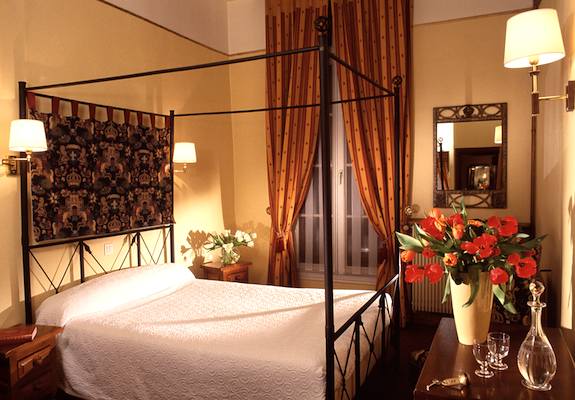 Room 13. Photo courtesy of Hotel St-Paul Rive-Gauche. 