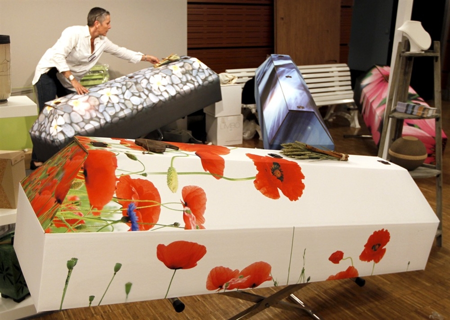 biodegradable coffin, Salon de la Mort