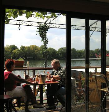 Guinguette Auvergnate Seine side dining. Photo: Annabel Simms