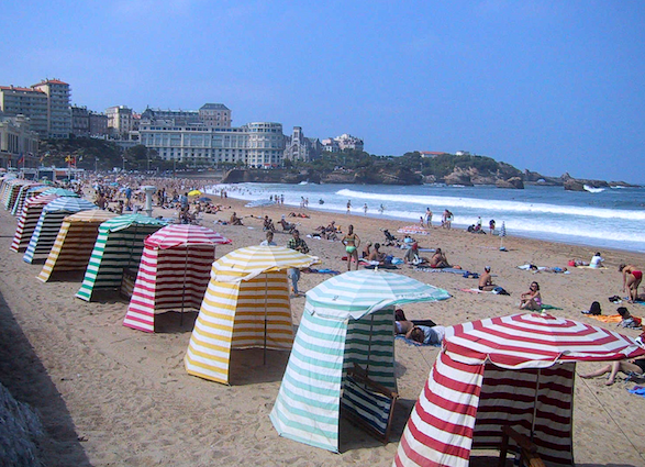 Biarritz beach cabanas. Photo by tourisme64.